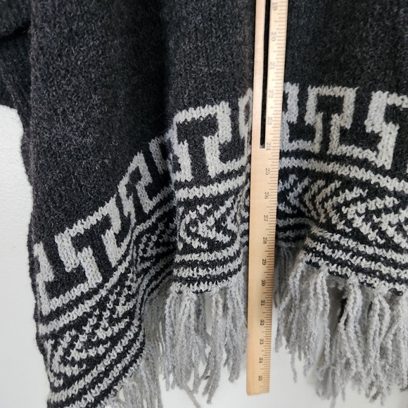 Peruvian Trading Co. Poncho Women's One Size Gray Alpaca Wool Aztec Fringe - Picture 10 of 12